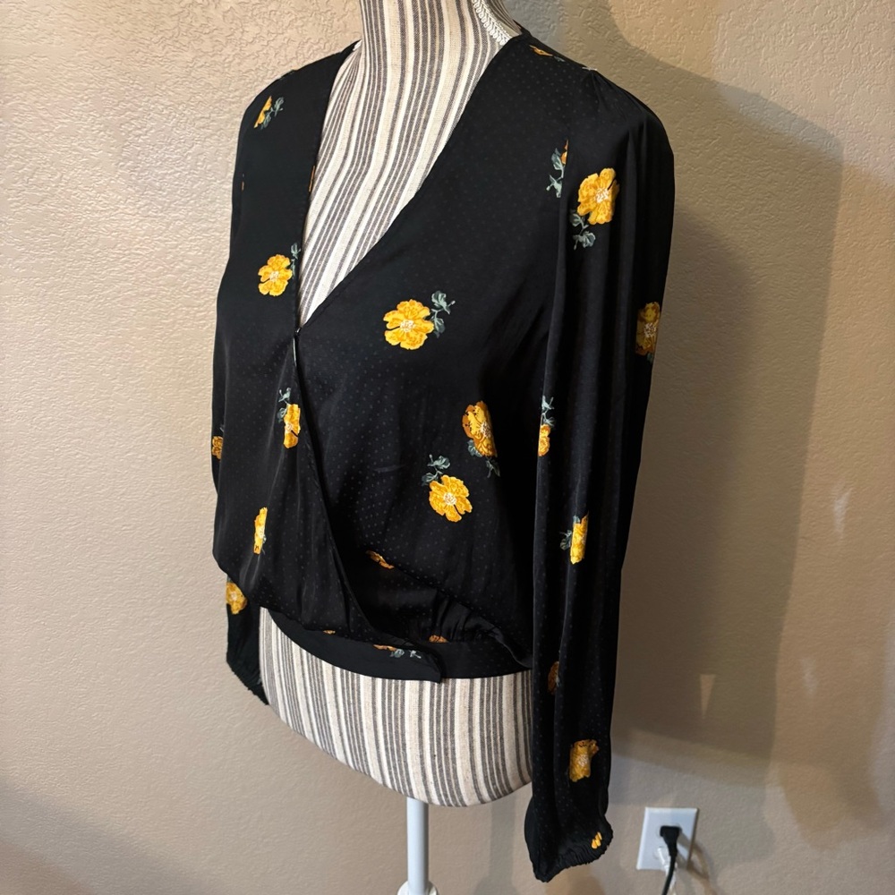 Madewell Top Small Bubble-Sleeve Wrap Top Black Floating Florets Yellow Floral - Picture 8 of 16